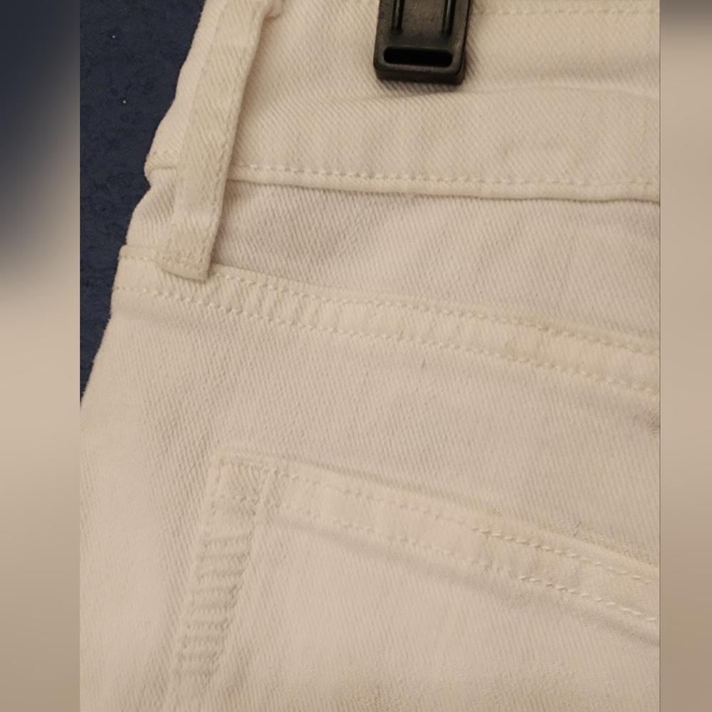 PAIGE Indio Zippered Cut-Off Shorts In White Size 28 - Picture 10 of 13